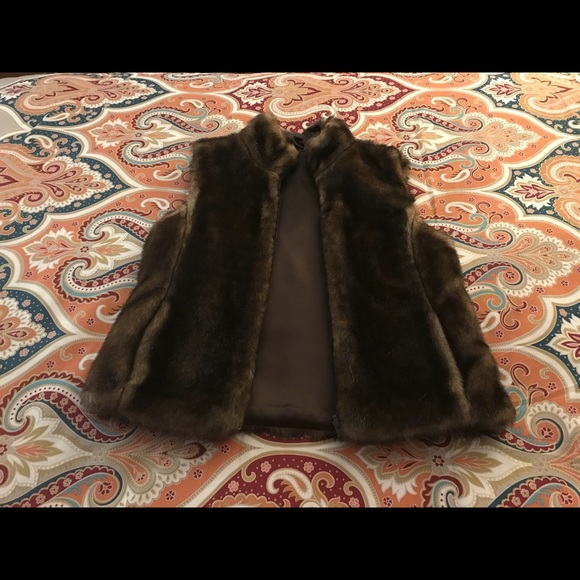 Exotic Express Fur Vest - Picture 2 of 5